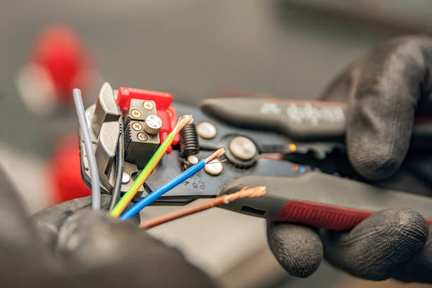 Best Local Electrician Companies  in Madeira, OH